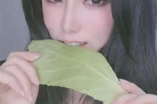 “假洋牌”优思益翻车事件：网红集体致歉背后的品牌包装术与流量陷阱