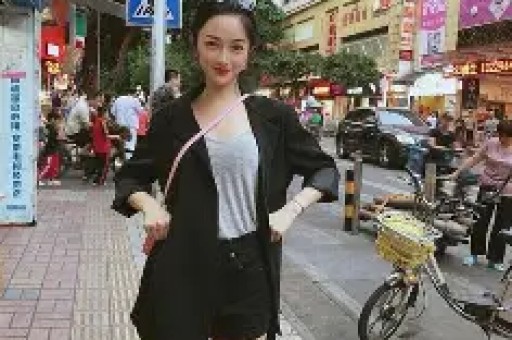 15岁女孩在网红景点拍照时坠湖身亡；单亲妈妈工地扛钢管供女儿读书高考出分日母女相拥而泣；李思潼毕业发言冲上热搜