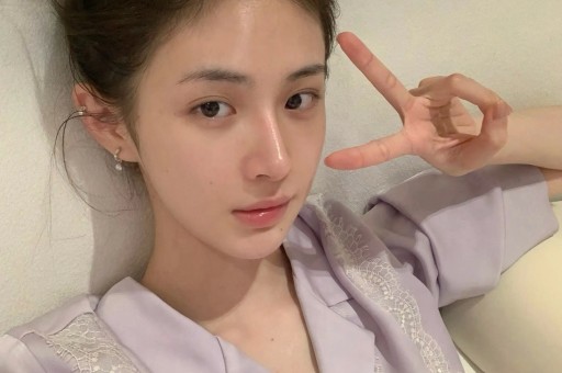巴黎夜店唱歌偶遇王思聪身边四位女网红环绕不见正牌女友懒懒